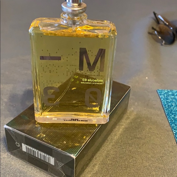Escentric Molecule 03 in box 3.5 fl.oz - Picture 5 of 6